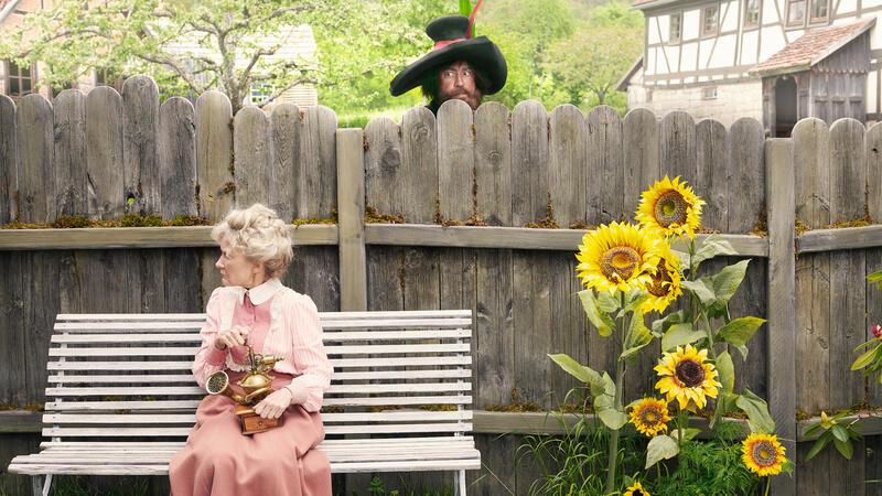 Kinder-Kino im Kornspeicher zeigt „Der Räuber Hotzenplotz“ Hotzenplotz (Nicholas Ofczarek) hat es auf Großmutters (Hedi Kriegeskotte) Kaffeemühle abgesehen.
