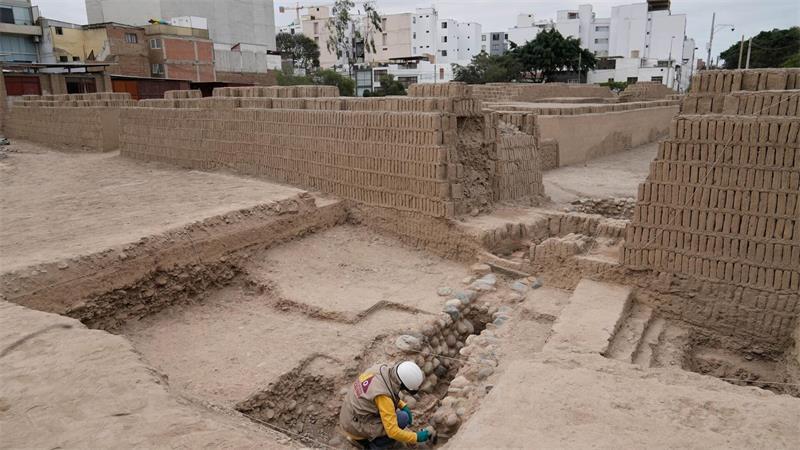 Huaca Pucllana ist eine Ruinenstätte mitten in der peruanischen Hauptstadt Lima. 