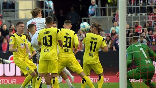 Hübers bringt Köln gegen Ulm in Führung.
