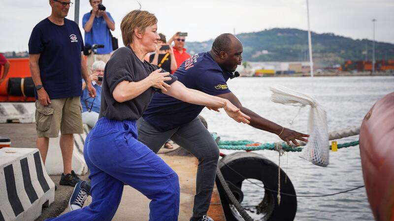 Hüller hat die Patenschaft des Kreuzers „Sea-Eye 5“ übernommen.