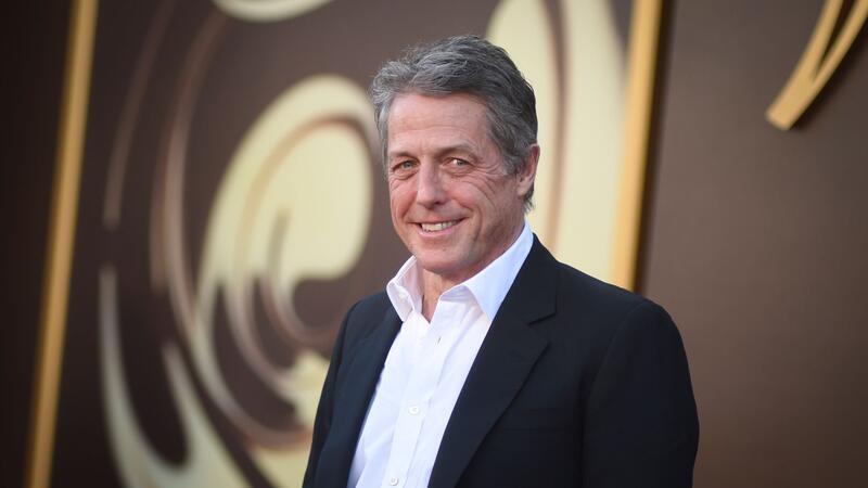 Hugh Grant einigt sich mit „Sun“-Verlag auf Vergleich Hugh Grant prangert seit Langem die einst bei britischen Boulevardmedien verbreiteten illegalen Methoden der Informationsbeschaffung an.