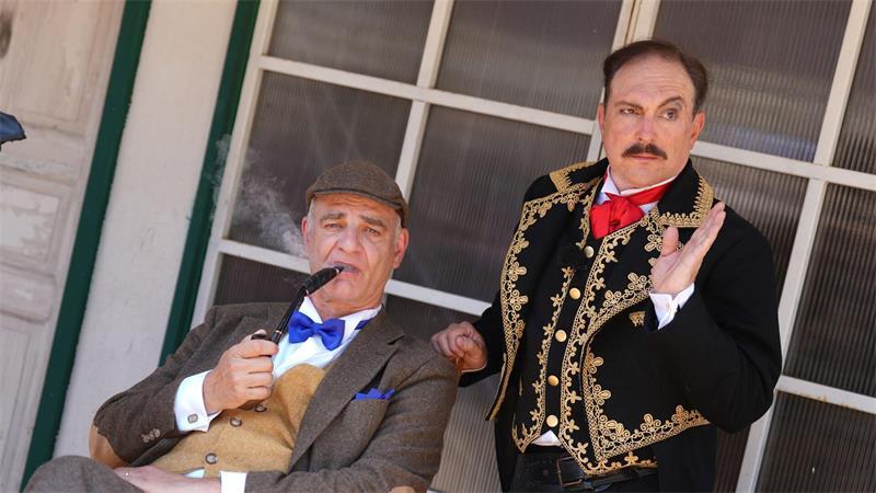 Humor für Filmfans und für junge Leute - die Schauspieler Heinrich Schafmeister und Alexis Kara sorgen für Lacher. (Archivbild)