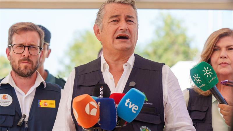 Spanien kämpft gegen zwei Großbrände - weitere Evakuierungen Hunderte fliehen vor den Flammen.
