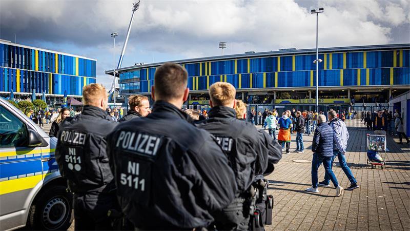 Hunderte von Polizisten sind beim Niedersachsen-Derby im Einsatz. 
