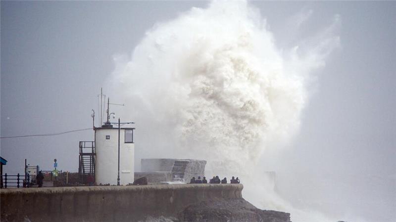 Ein Toter bei Sturm in England - Viele Haushalte ohne Strom Hunderttausende Menschen waren in Irland vorübergehend ohne Strom.