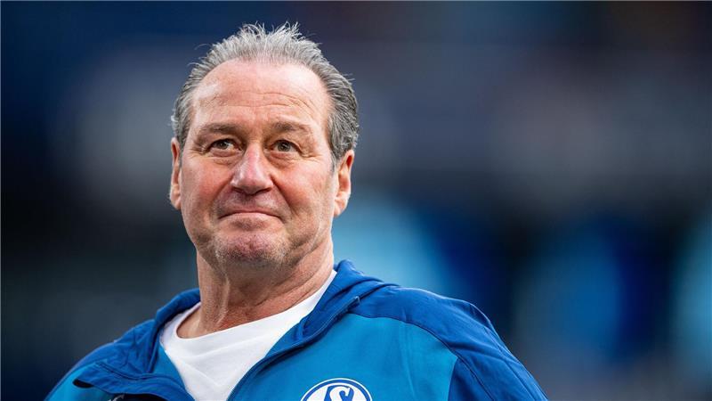 Huub Stevens war mehrfach und insgesamt gut sieben Jahre Trainer des FC Schalke 04 (Archivbild).