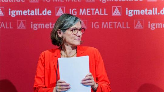 IG-Metall-Chefin Christiane Benner informiert über die Forderungsempfehlung für die anstehende Tarifrunde.
