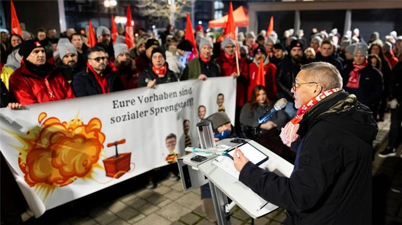 IG-Metall-Verhandlungsführer Thorsten Gröger sprach von „Warnstreiks, die das Unternehmen nicht übersehen kann“.
