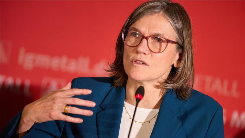 IG Metall lässt Forderung nach Vier-Tage-Woche ruhen IG-Metall-Vorsitzende Christiane Benner