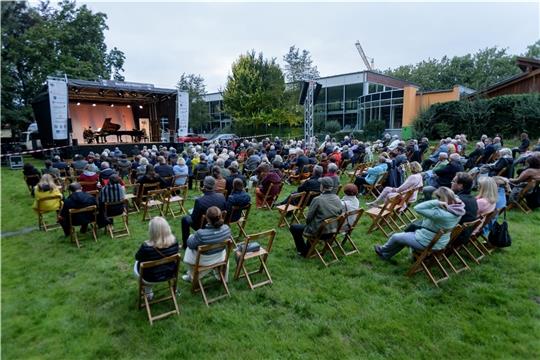 IMF-Konzerte im Stadtpark sind dieses Mal nicht geplant, dafür gibt es ein Platzkonzert der Appeltown Washboard Worms im Schatten der Petri-Kirche.
