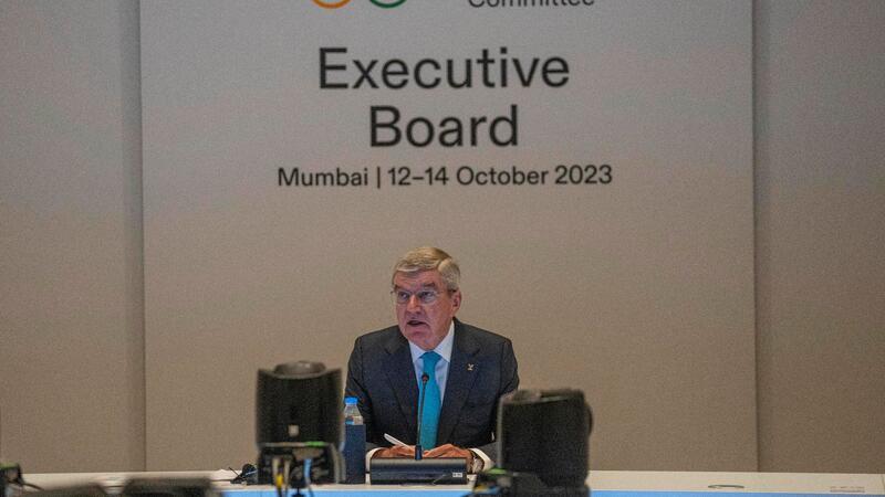 Bachs Spiel auf Zeit: Die IOC-Session und die Russland-Frage IOC-Präsident Thomas Bach bei der Sitzung der Exekutive in Mumbai.