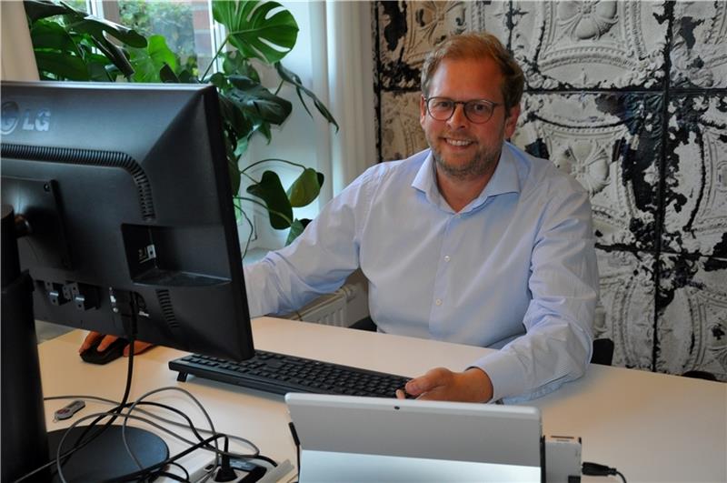 IT-Berater Stefan Sievers gefällt der Coworking-Platz .