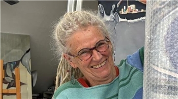 "Ich bin gespannt auf meine erste Bilderausstellung im Horneburger Schloss."Christa Donatius, Künstlerin aus Horneburg, am Donnerstag, den 9. April 2026.