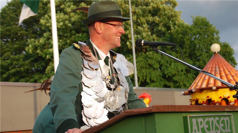 „Ich bin wieder da!“ Oliver Dammann als frischgekürter König am Rednerpult.