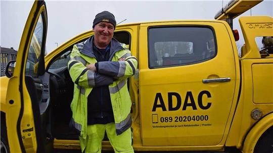 „Ich mache diesen Job schon mein ganzes Leben. Ich kenn‘ das nicht anders“, sagt Abschleppunternehmer Bernd Müller.