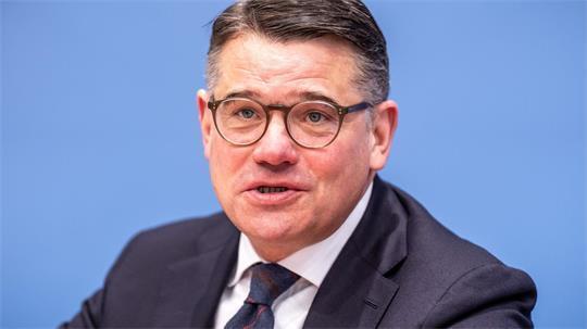 „Ich warne alle zu glauben, dass es eine schnelle Lösung gibt“, sagt Hessens Ministerpräsident Boris Rhein (CDU). (Archivbild)