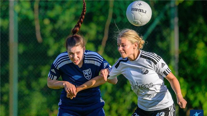 Ida Ziebarth (rechts) traf zum 3:0, die VSV haben den Klassenerhalt sicher.