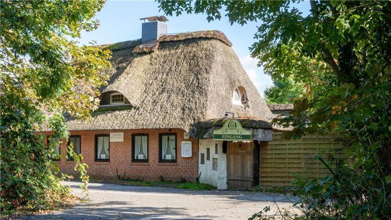 „Alte Luneschleuse“: Besitzer wollen Ausflugslokal in Bremerhaven verkaufen Idyll sucht neuen Gastwirt: Die Alte Luneschleuse.