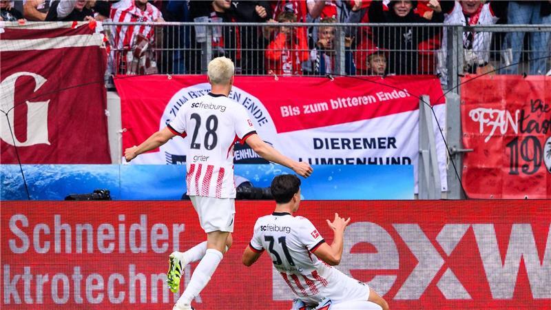 Dank Jokertoren: Freiburg dreht Partie nach VfB-Hackentor Igor Matanović lässt die Fans mit einem späten Doppelpack jubeln.