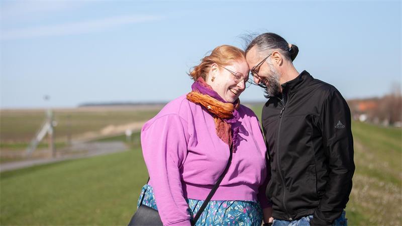 Ihr allererster Besuch im Cuxland führte Anna und Torsten Geiger auf den Deich von Spieka-Neufeld.