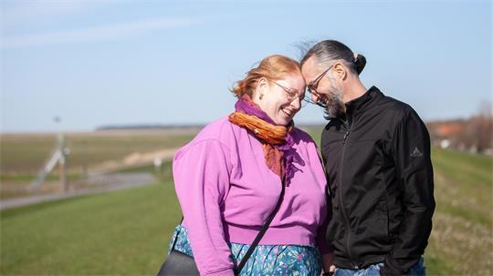 Ihr allererster Besuch im Cuxland führte Anna und Torsten Geiger auf den Deich von Spieka-Neufeld.