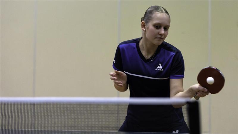 17-jährige Fabienne Nickel fordert auch Tischtennis-Herren heraus Ihr bester Schlag ist die Vorhand Topspin.
