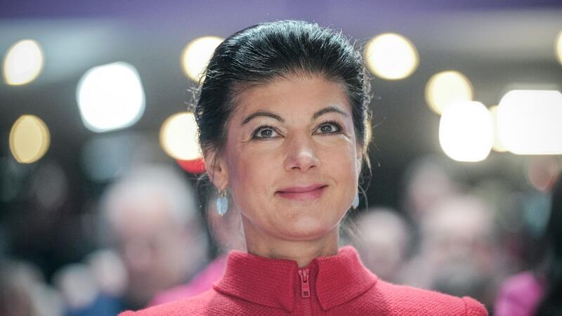 Wagenknecht weckt große Erwartungen - „Das wird was“ „Ihr habt das toll gemacht heute, das ist wirklich richtig fantastisch gelaufen“, sagt Sahra Wagenknecht ihren Parteimitgliedern nach dem ersten Parteitag.
