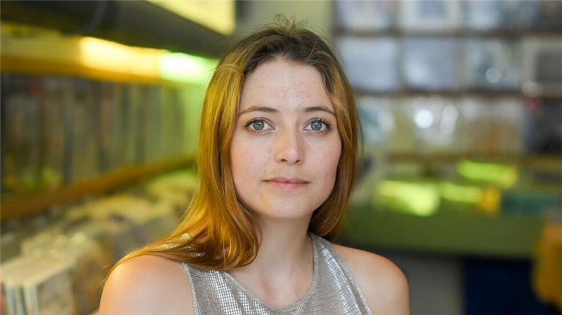 Ihr schlechtester Kuss sei damit geendet, „dass sich unsere Zahnspangen verhakten“, sagte die 1989 in London geborene Plaß der Zeitschrift „Gala“. 