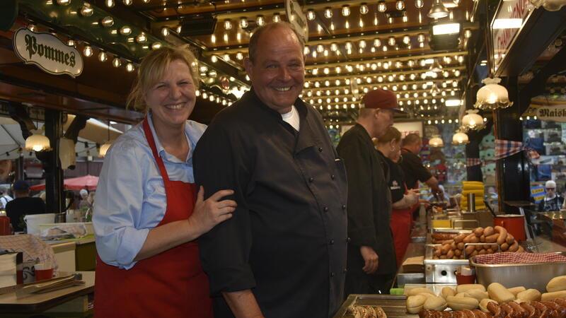 Ihre Bratwürste waren der Renner: Angela und Michael Tolisch.