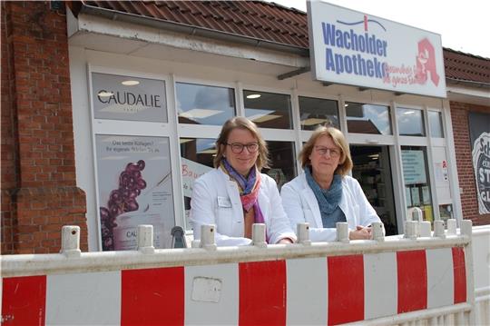 Ihre Tage in der Wacholder-Apotheke sind gezählt: Apothekerin Bärbel Gollnick (links) und PTA-Mitarbeiterin Sabine Körner.