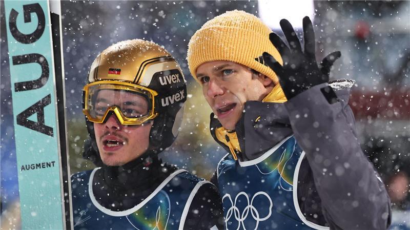 Ihren Olympia-Abschied aus Italien haben sich Philipp Raimund (l) und Andreas Wellinger anders vorgestellt.