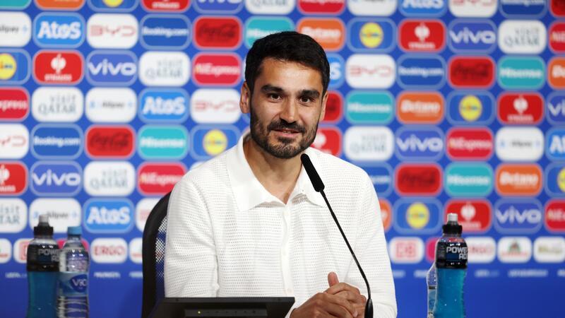 Ilkay Gündogan bei der Pressekonferenz vor dem EM-Auftakt gegen Schottland.