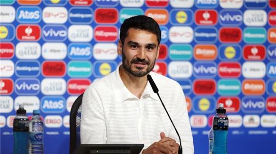 Ilkay Gündogan bei der Pressekonferenz vor dem EM-Auftakt gegen Schottland.