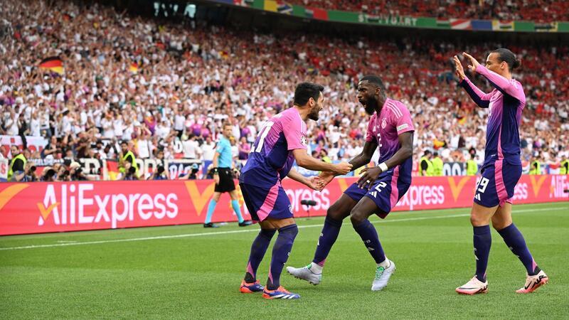 EM-Sommermärchen: Fans singen schon „Berlin, Berlin“ Ilkay Gündogan (l) jubelt nach seinem Tor mit Antonio Rüdiger (M) und Leroy Sane.