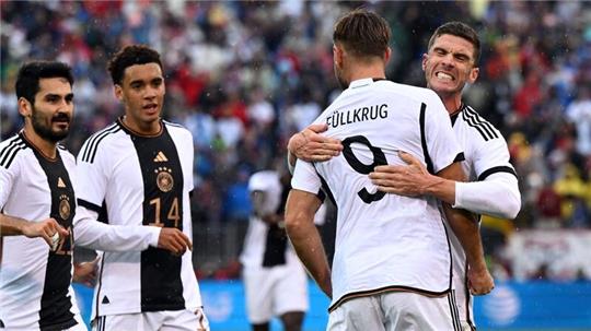 Ilkay Gündogan (l) und Niclas Füllkrug (2.v.r.) erzielten die ersten beiden Tore unter DFB-Coach Julian Nagelsmann.