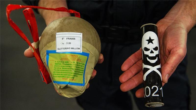 Kugelbomben-Schäden: Rufe nach Konsequenzen werden laut Illegale Feuerwerkskörper werden oft im Ausland gekauft. (Archivbild)