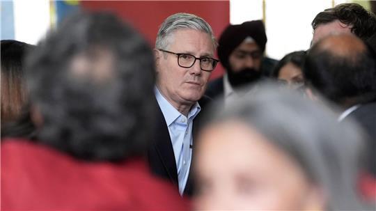 Im Abseits: Der britische Premierminister Starmer steht massiv unter Druck. 