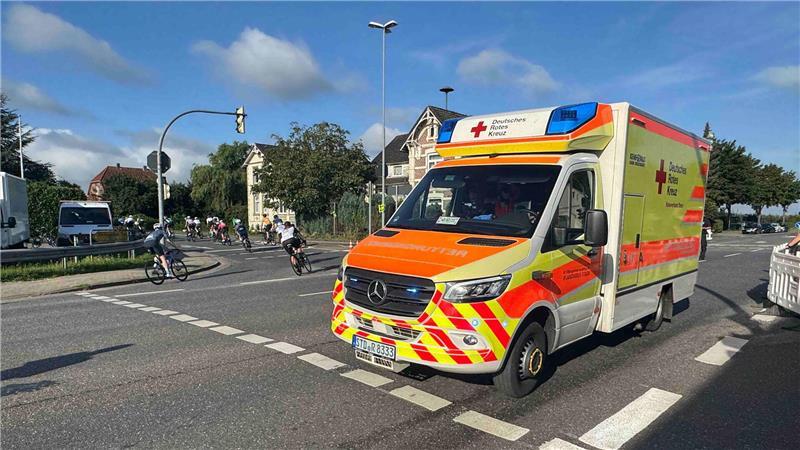 Im Alten Land gab es mehrere Stürze. Rettungswagen rückten aus.