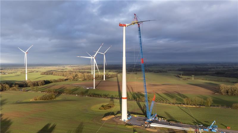 Im Alten Land könnten Anlagen der Nordex Group aus Rostock an der A26 aufgestellt werden.
