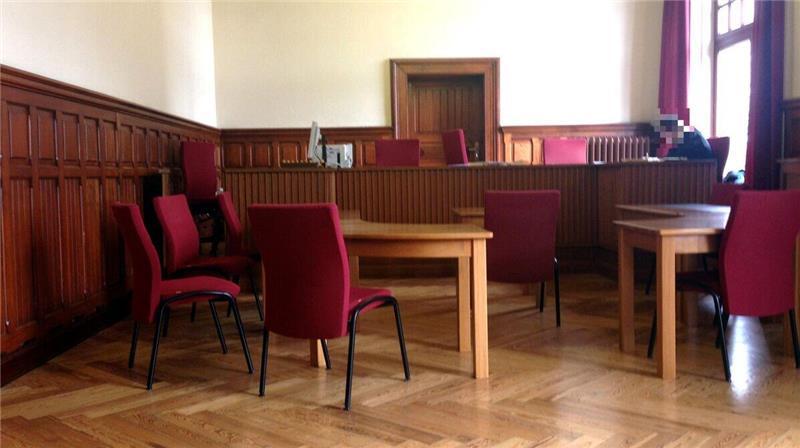 Im Amtsgericht Cuxhaven ist der Fall eines 23-jährigen Autofahrers verhandelt worden, der zu schnell gefahren sein soll und einen Polizisten bedrohte.