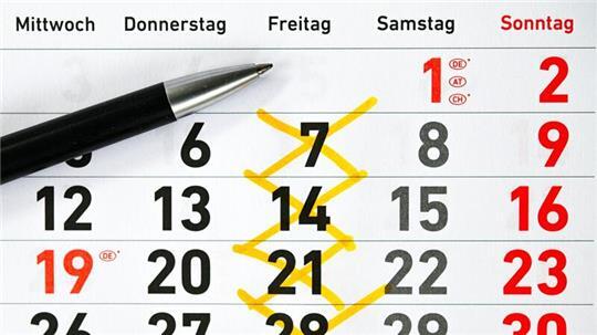 Im Arbeitszeitmodell der Vier-Tage-Woche könnte der Freitag als Arbeitstag wegfallen. (Illustration)