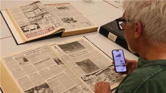 Im Archiv der "Cuxhavener Nachrichten" und der "Niederelbe-Zeitung" sichtete der Journalist Christian Döscher historische Berichte, Ermittlungsaufrufe und Todesanzeigen zum Doppelmord von 1986.