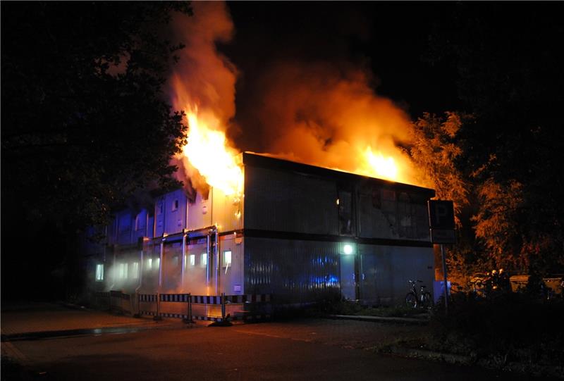 Im August brannte die Unterkunft lichterloh. Foto Vasel