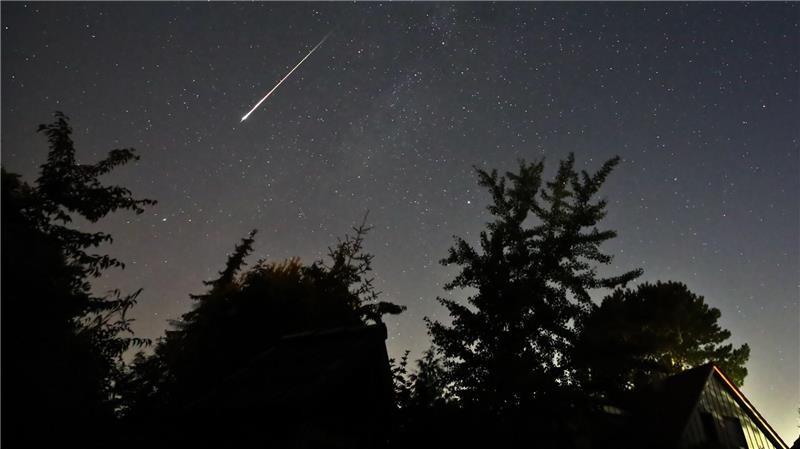 Perseiden-Nächte: Sternschnuppen-Schauer erreicht Höhepunkt Im August gibt es viele Sternschnuppen zu sehen - die meisten in der Nacht auf Mittwoch. (Archivbild)
