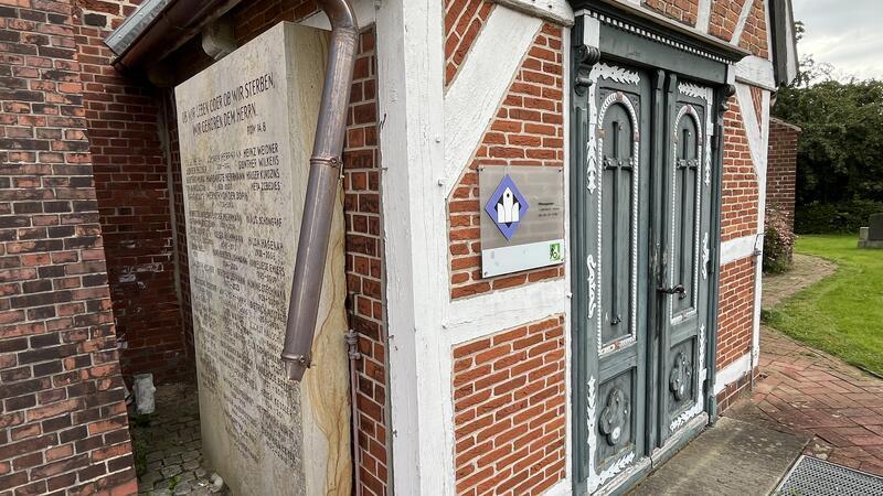 Polizei jagt gottlose Kriminelle nach Kupferdiebstahl im Alten Land Im August suchten die Kriminellen die St.-Bartholomäus-Kirche in Mittelnkirchen heim.