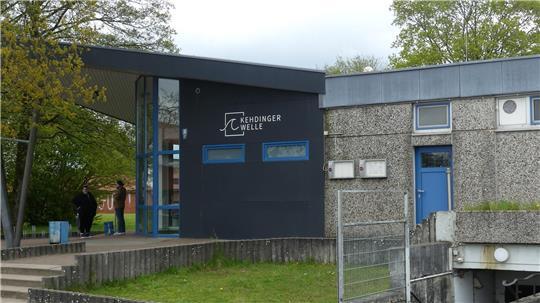 Im Bauausschuss wurde über die künftige Energieversorgung diverser öffentlicher Gebäude beraten, darunter auch das Hallenbad.