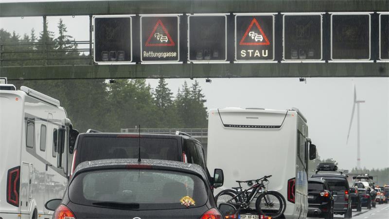 Im Baustellenbereich der A27 nahe Bremerhaven-Süd hatte sich ein Stau gebildet. (Symbolbild)