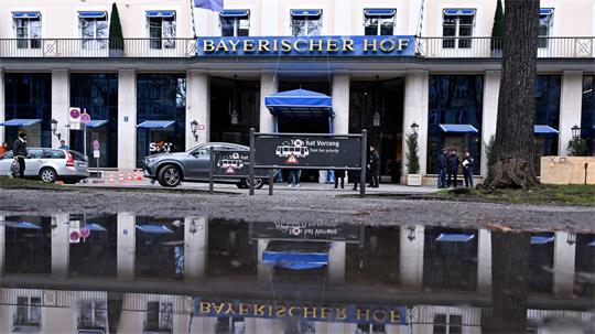 Im Bayerischen Hof fand die legendäre Oasis-Prügelei 2002 statt. (Archivbild)