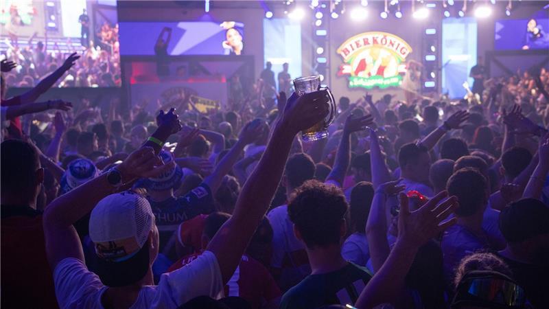 Im Bierkonig wird auf der Saisonabschlussparty zum Ende des Sommers 2025 gefeiert