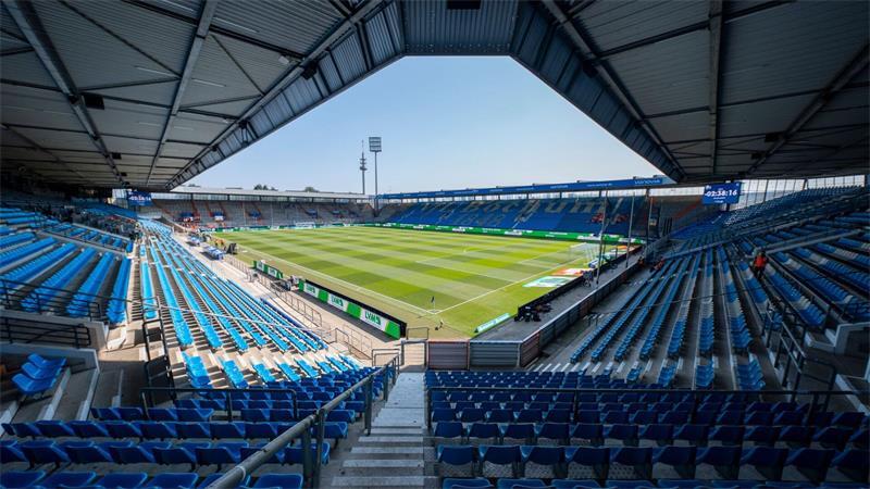 Aufsteiger zum Start auswärts, Bayern - BVB an Spieltag acht Im Bochumer Ruhrstadion findet das Eröffnungsspiel der kommenden Saison in der 2. Fußball-Bundesliga statt.